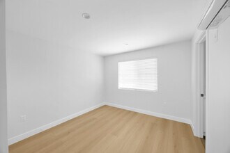 1607 Vuelta Grande Ave in Long Beach, CA - Building Photo - Building Photo