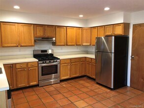 7 B Orchard Beach Rd in Port Washington, NY - Building Photo - Building Photo