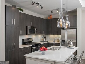 2144 Peachtree Rd NW, Unit 0713 in Atlanta, GA - Building Photo - Building Photo
