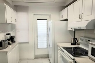 1889 S Ocean Dr in Hallandale Beach, FL - Building Photo - Building Photo