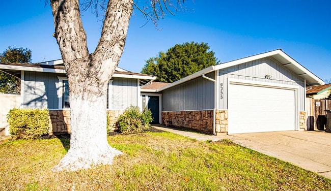 8355 Middle River Ct in Sacramento, CA - Building Photo - Building Photo