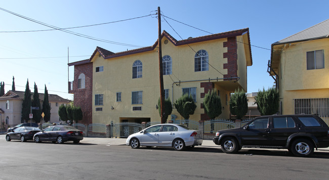 1027 Doyle Pl in Los Angeles, CA - Foto de edificio - Building Photo