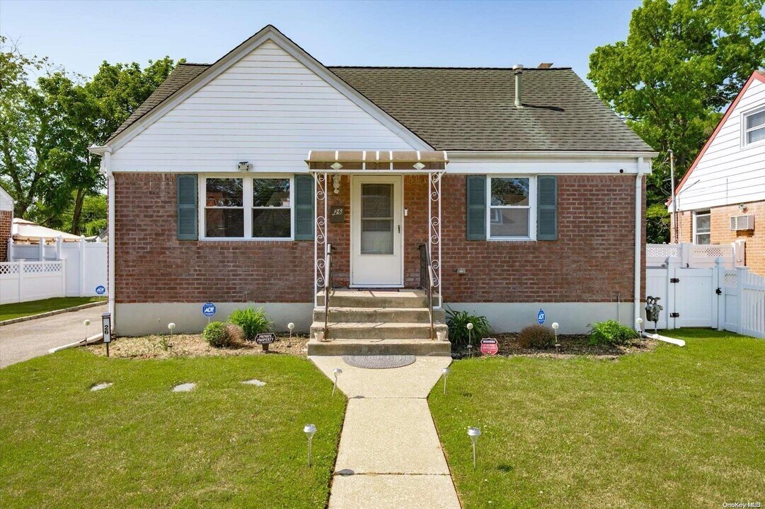 26 Circle Dr in Hempstead, NY - Building Photo