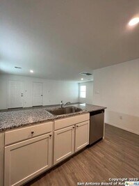 13819 Llama Pl photo'