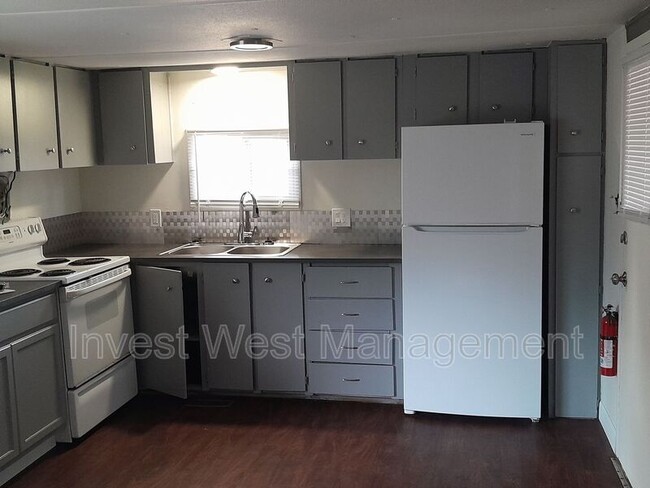 626 Silverbrook Rd in Randle, WA - Building Photo - Building Photo