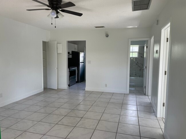 1318 NW 4th Ave, Unit A