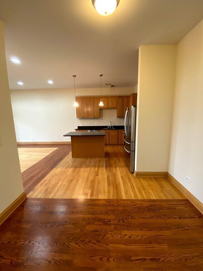 1918 W Cermak Rd in Chicago, IL - Building Photo - Building Photo