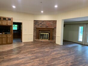 7205 Wood Oaks Dr in Bryan, TX - Building Photo - Building Photo