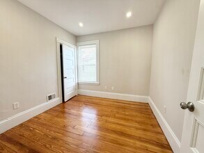71 Saxton St, Unit 3 in Boston, MA - Building Photo - Building Photo