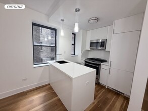 308 W 30th St in New York, NY - Building Photo - Building Photo