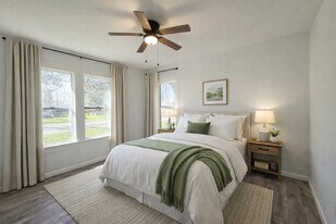 301 E 3rd St in Sweeny, TX - Building Photo