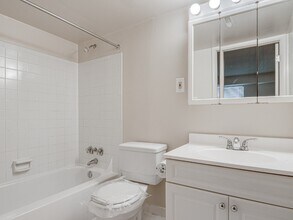 Twin Ridge Apartments I in Baltimore, MD - Building Photo - Building Photo