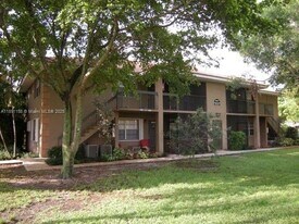 10480 NW 8th St in Pembroke Pines, FL - Building Photo