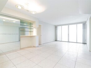 6767 Collins Ave, Unit 1907 in Miami, FL - Building Photo - Building Photo
