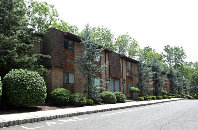 New Providence Mews Apartments in New Providence, NJ - Building Photo - Building Photo