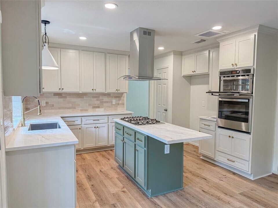 150 Rushwing Pl in Spring, TX - Building Photo