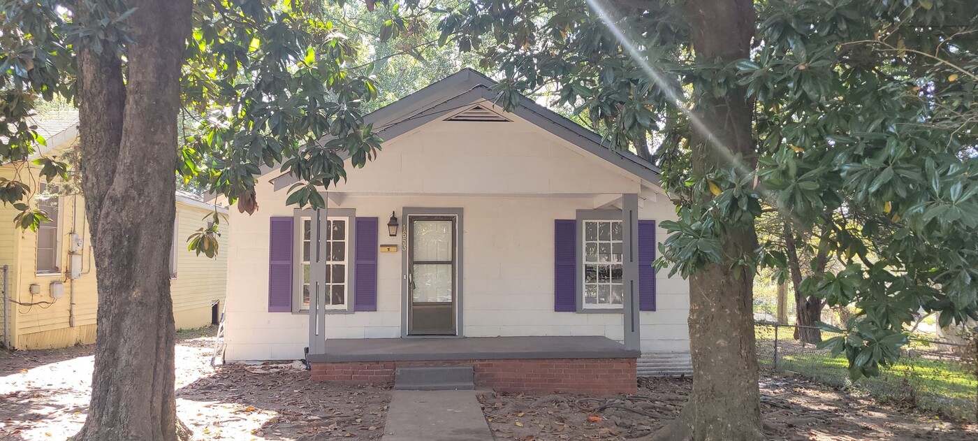 1653 Caroline St in Shreveport, LA - Building Photo