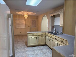 8 N Mile 4 W in Mercedes, TX - Foto de edificio - Building Photo