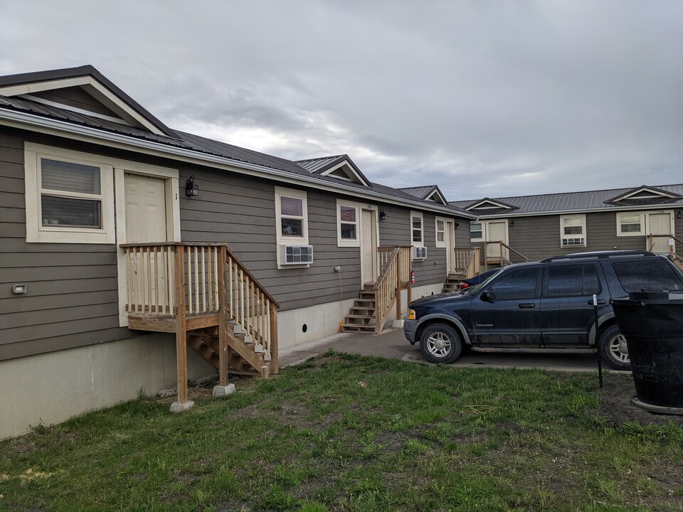 1113 Roth Ln, Unit 1 in Belle Fourche, SD - Building Photo