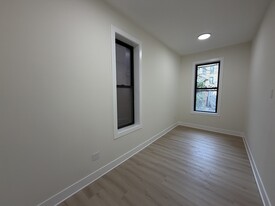 1322 W Ohio St in Chicago, IL - Building Photo