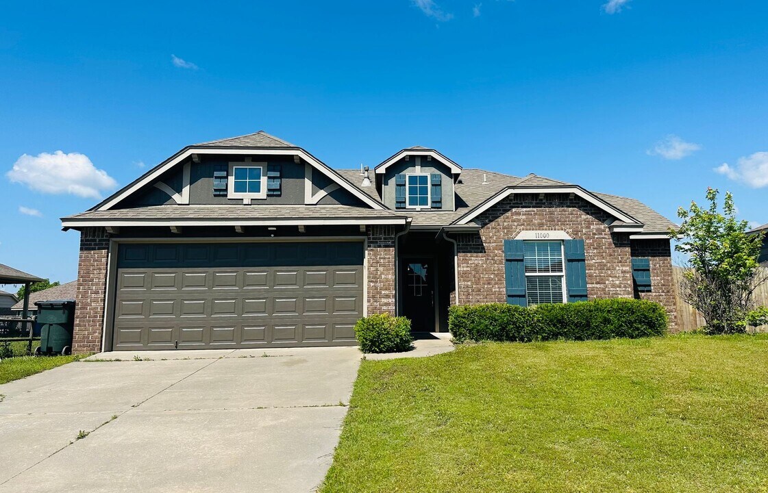 11000 N 118th E Ave in Owasso, OK - Building Photo