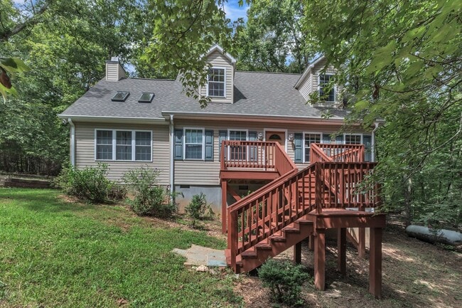 property at 2104 Jo Mac Rd