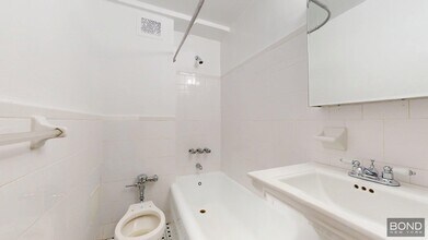 95 Christopher St in New York, NY - Building Photo - Building Photo