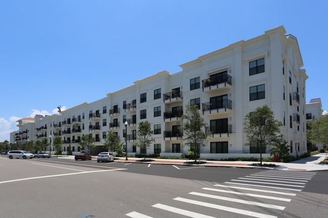 Beacon 430 in St. Petersburg, FL - Building Photo - Building Photo