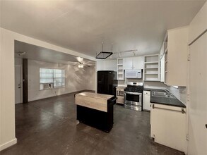 4708 Red River St in Austin, TX - Foto de edificio - Building Photo