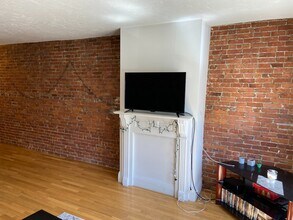 64 Murdock St, Unit 2 in Boston, MA - Foto de edificio - Building Photo