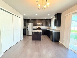 Beautiful 3 Bed, 2.5 Bath House in Windsor! in Windsor, CO - Building Photo - Building Photo