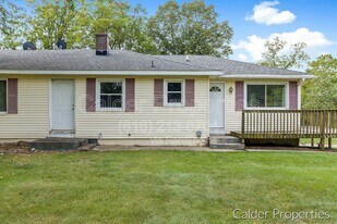 6679 Egan Ave SE in Caledonia, MI - Building Photo