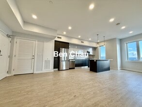 14 Ward St, Unit 203B in Somerville, MA - Foto de edificio - Building Photo