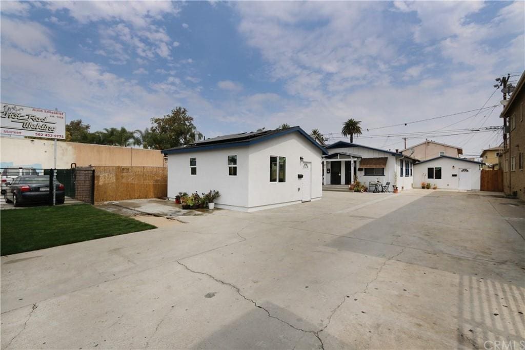 81 E Market St, Unit 81 E. Market St. in Long Beach, CA - Building Photo