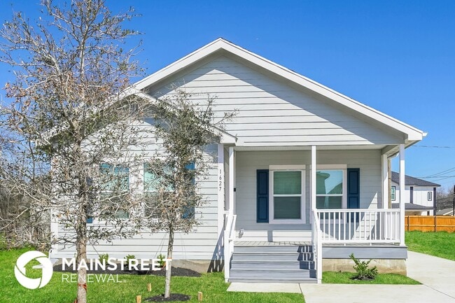 property at 1627 Davis Ave