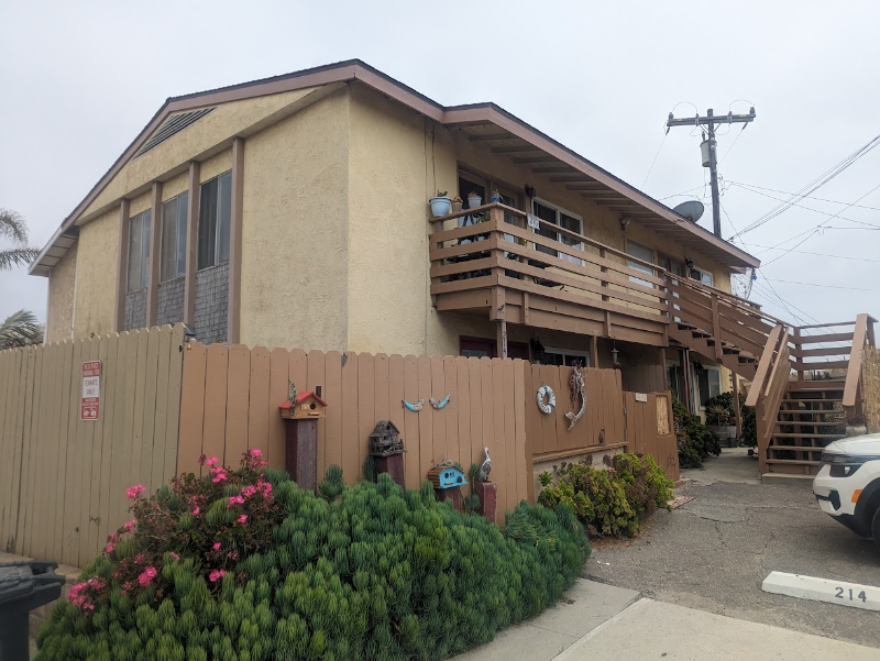 220 Melrose Dr in Oxnard, CA - Building Photo