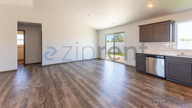 10303 W Salmonberry in Cheney, WA - Building Photo - Building Photo