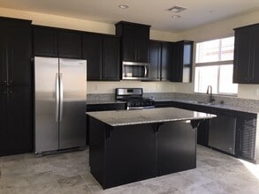 1752 Bristol Ave in Tulare, CA - Building Photo - Building Photo