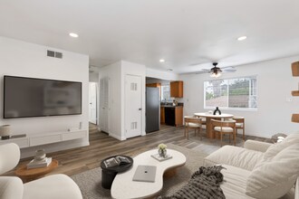 11481 Cumpston St in Los Angeles, CA - Building Photo - Building Photo