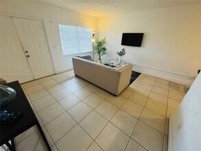 1405 NW 103rd St in Miami, FL - Building Photo - Building Photo