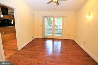 9705 Fernwood Rd in Bethesda, MD - Foto de edificio - Building Photo