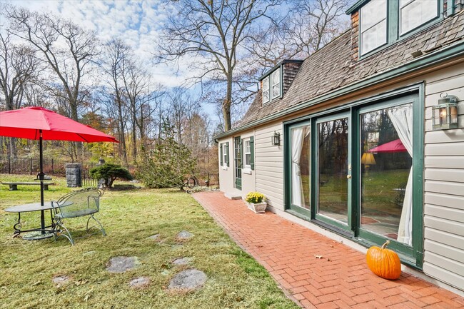 72 Clubhouse Rd in Tuxedo Park, NY - Building Photo - Building Photo