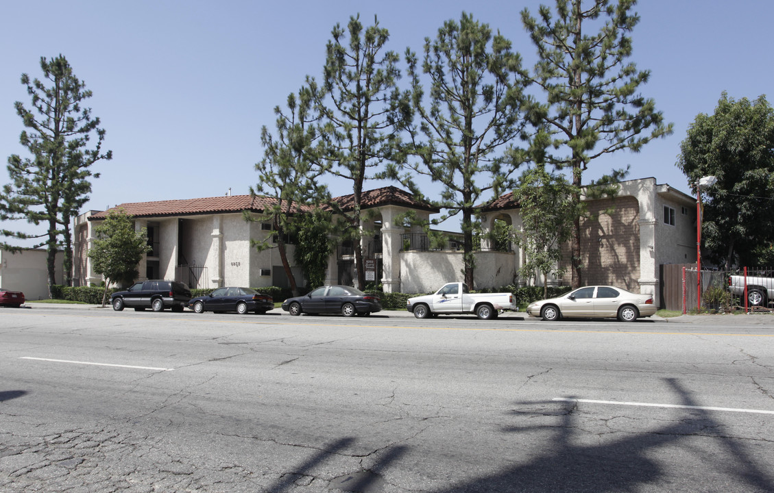 6253 Luxury Apartments in North Hollywood, CA - Foto de edificio