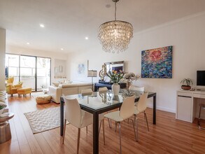 2276 S Beverly Glen Blvd, Unit 207 in Los Angeles, CA - Building Photo - Building Photo