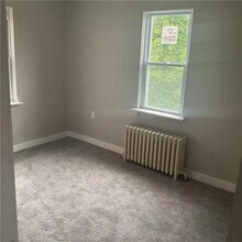 1818 Plainview Ave in Pittsburgh, PA - Foto de edificio - Building Photo