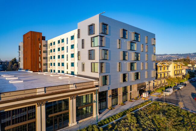 MAZ Building in Emeryville, CA - Building Photo - Primary Photo