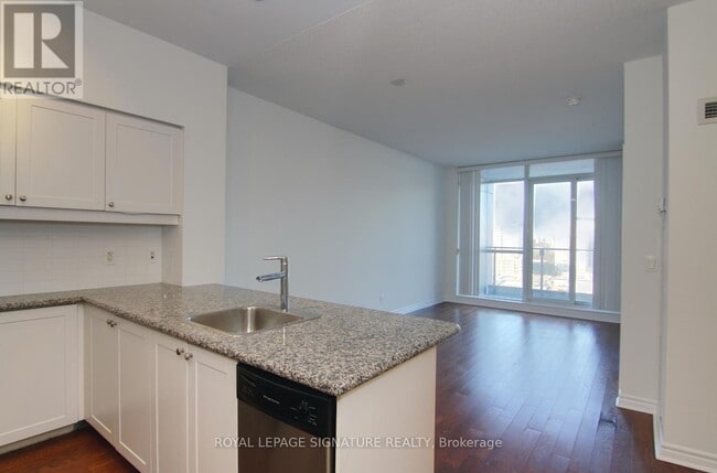 2885 Bayview Ave in Toronto, ON - Building Photo - Building Photo