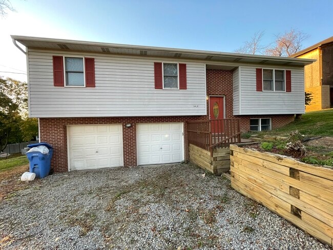 property at 3149 Glenwood Dr