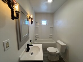 1826 E 8th St, Unit 1 in Duluth, MN - Foto de edificio - Building Photo