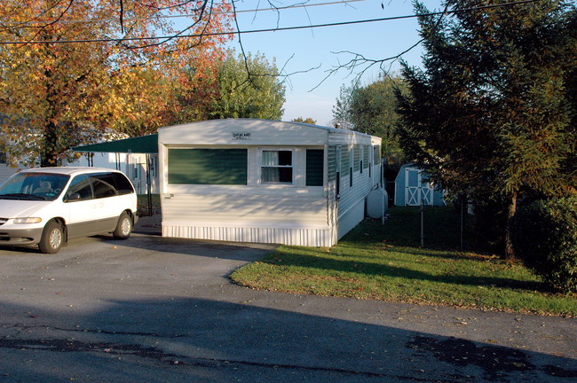 1523 E Newport Rd in Lititz, PA - Foto de edificio - Building Photo